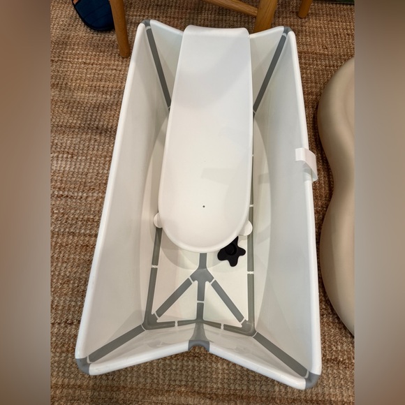 Stoke infant bath with insert - Picture 1 of 3